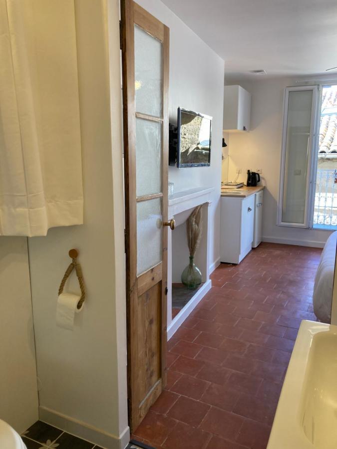Charmant Studio Centre Historique Apartment Pezenas Bagian luar foto