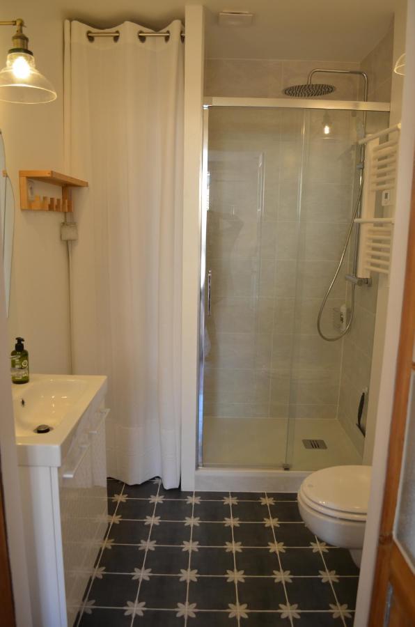 Charmant Studio Centre Historique Apartment Pezenas Bagian luar foto
